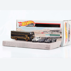 Hot Wheels Premium Diorama 1/64 Track Day Premium Set